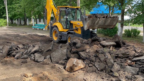 Территорию районной школы в Стругах Красных благоустроят к началу учебного года