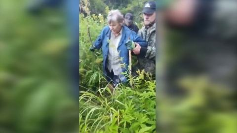 Поисковики спасли 73-летнюю женщину, которая заблудилась в лесу