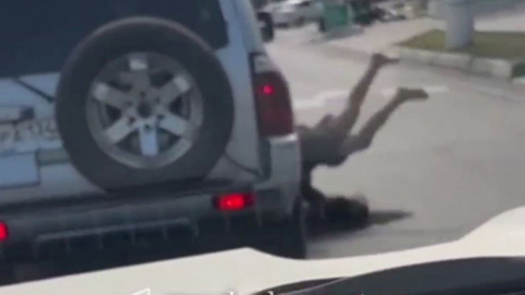 В Махачкале из окна внедорожника на ходу выпала танцующая девушка