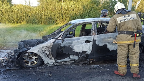 В Ярославском районе на трассе М-8 горел автомобиль