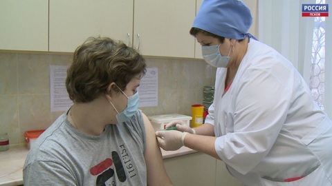 Медики приглашают опочан на вакцинацию