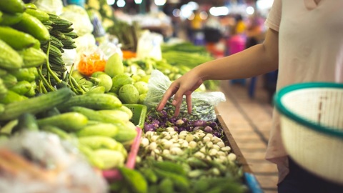Жители Саратова просят благоустроить территорию Сенного рынка