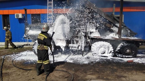 Под Муромом сгорел лесовоз