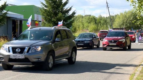 В Приморском районе прошел автопробег "За победу наших"