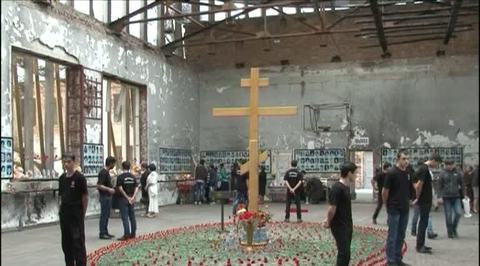 Беслан вспоминает погибших в 2004-м заложников
