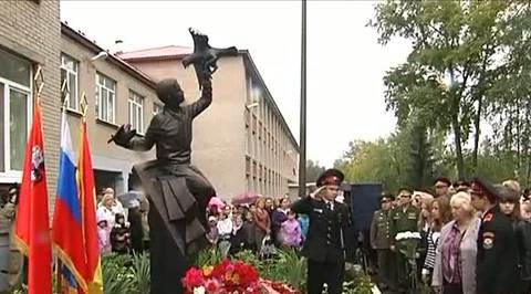 Памятник самому молодому обладателю госнаграды 