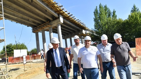 Роман Новиков и Роман Бусаргин провели совещание и осмотрели строящиеся объекты