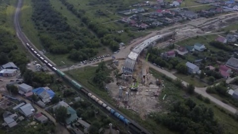 Врио губернатора посетил стройплощадку путепровода на перегоне "Татищево-Курдюм"