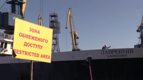 Россию и ДНР связала паромная переправа