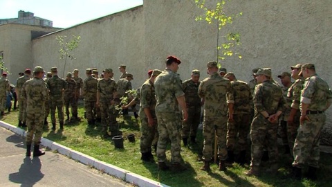 В Архангельске в честь 20-летия отряда "Ратник" военнослужащие заложили памятную аллею