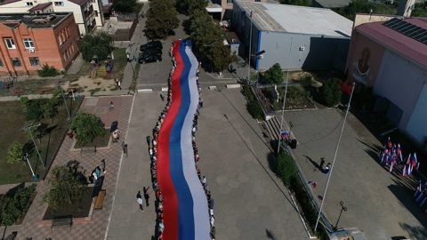 Из Волгограда в станицу Луганскую доставили российский флаг