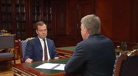 Медведев: населению все равно, кто поставляет газ - "Газпром" или "НОВАТЭК"