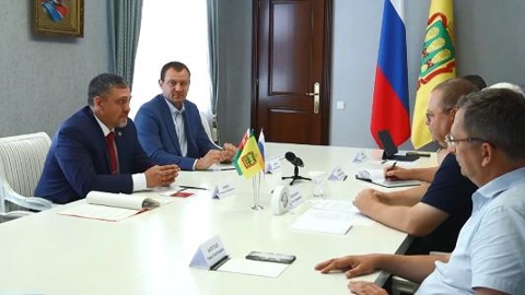 Олег Мельниченко и Александр Новиков обсудили создание дилерского центра "Гомсельмаш"