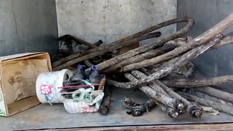 Волгоградские полицейские показали видео угнанной машины со срезанными проводами