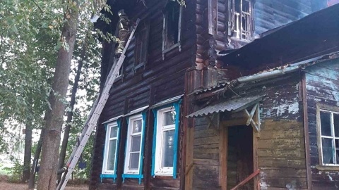 Во Владимирской области ночью загорелся аварийный дом, есть пострадавшие