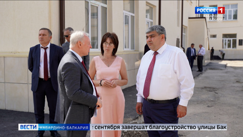Казбек Коков проинспектировал ремонт школ и объектов инфраструктуры в Баксане и Прохладном