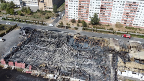 В Волжском оценивают ущерб от мощного пожара на рынке