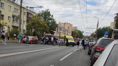 Во Владимире на улице Чайковского в результате ДТП перевернулся автомобиль
