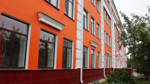 Глава Карелии предложил подсветить школу в центре Петрозаводска