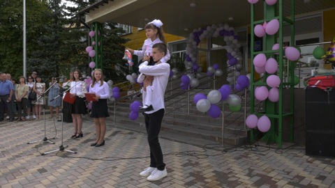 В подшефном Волгограду районе ЛНР школы открыли двери для учеников