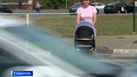 В Ставрополе взрослые и дети ежедневно рискуют жизнями на пешеходном переходе