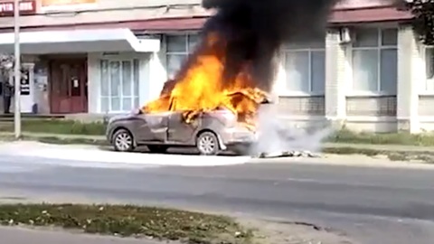 В Марий Эл на проезжей части города Волжска загорелся автомобиль