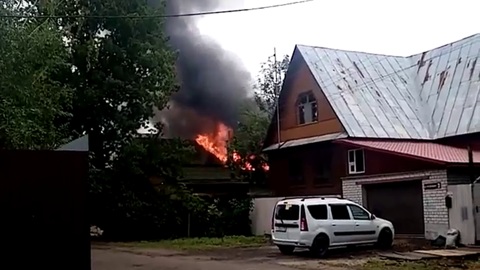 В Ярославле произошел пожар в частном двухэтажном доме