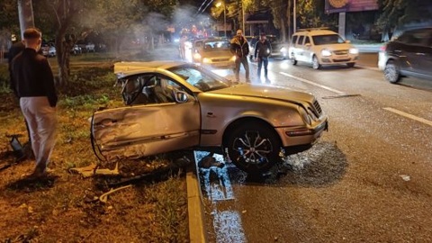 В Пензе в ДТП иномарку разорвало на две части: кто пострадал, подробности аварии