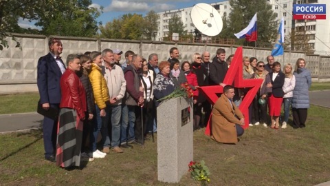 В сквере у Телецентра сегодня открылся памятный знак в честь погибших журналистов