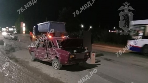 В Ярославле в тройном ДТП с грузовиком пострадал 20-летний водитель