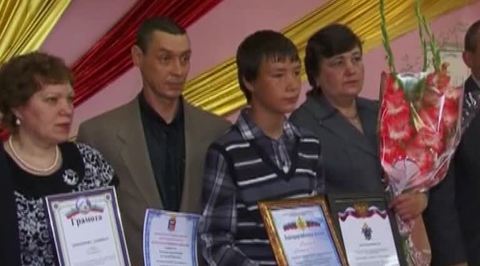 Свердловский школьник спас тонущих женщину с ребенком