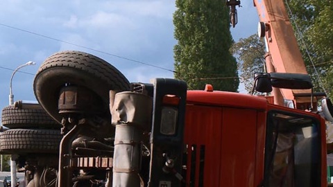 Стали известны подробности ЧП с автокраном на улице Луначарского
