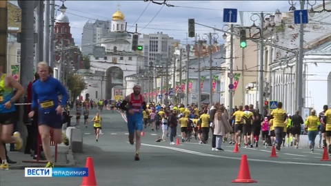 Во Владимире на полумарафоне "Золотые ворота" бежали тысячи спортсменов