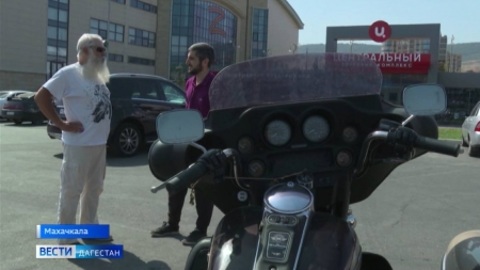 Обладатель рекорда Гиннеса  Андрей Меньшиков приехал на мотоцикле в Дагестан
