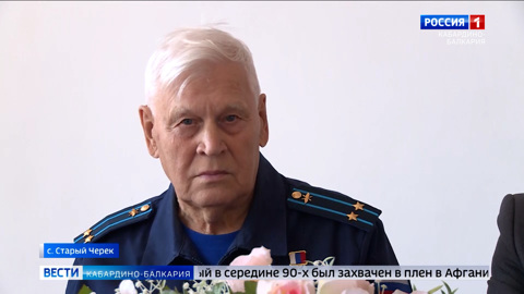 Герой России Владимир Шарпатов встретился с педагогами и учениками первой школы Старого Черека