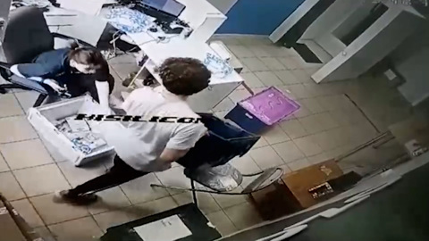 Влюбленная пара воровала умные часы по-глупому