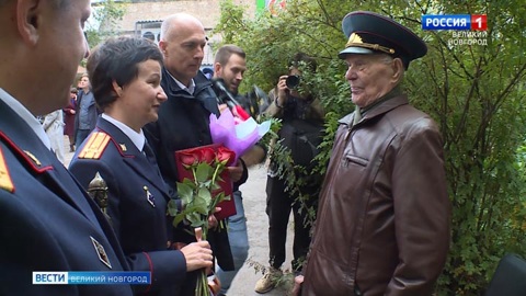 В Великом Новгороде поздравили ветерана Великой Отечественной войны А.П.Попова со столетним юбилеем