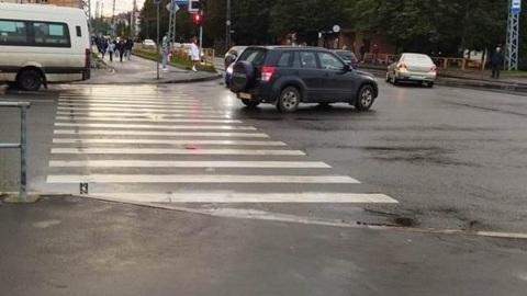 В Петрозаводске автомобиль сбил девушку
