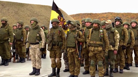 С североморского аэродрома в Мурманской области для участия в спецоперации отправилось еще одно воинское подразделение