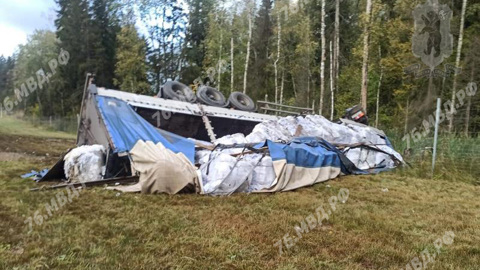 В Ярославской области в столкновении легковушки и фуры пострадал мужчина