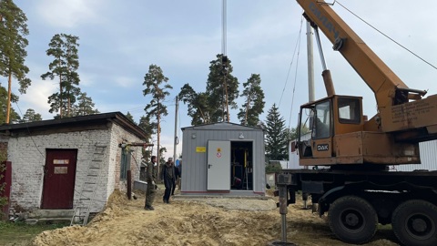 На территории Сосновоборской участковой больницы ставят новую котельную