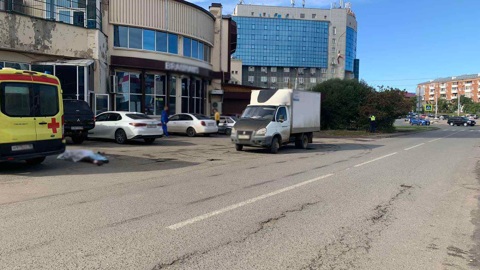 Женщина-пешеход погибла под колесами грузовика в Ижевске