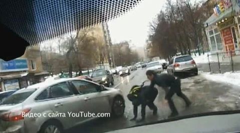 Водители против пешеходов: убойное видео