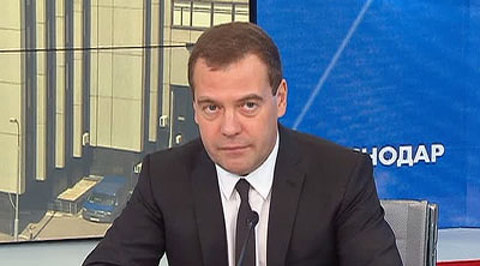 Медведев предлагает поднять госпошлину при разводе