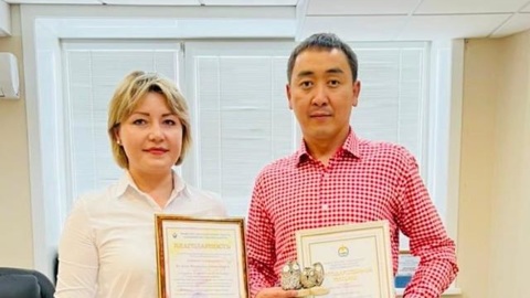 Житель Иркутска оказывает помощь детям Бурятии