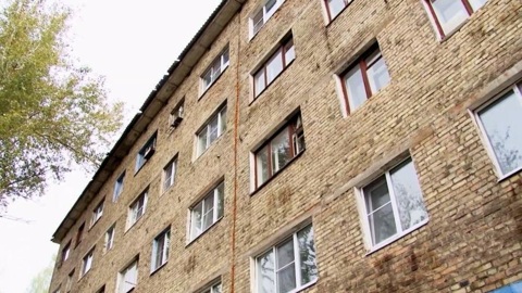 В Коряжме погибла семилетняя девочка – она выпала из окна третьего этажа