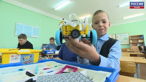Красногородские школьники проводят опыты с помощью современных технологий