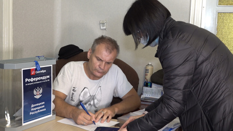 Не выходя из дома: в Волгоградской области жители ЛНР и ДНР принимают участие в референдуме