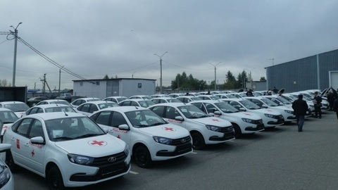 Все районные больницы Чувашии получили новые легковые автомобили