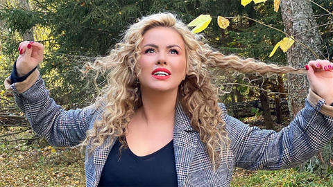 Анна Семенович призналась, что ест по ночам оливье